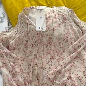 DR2 Cream Floral Lace Blouse